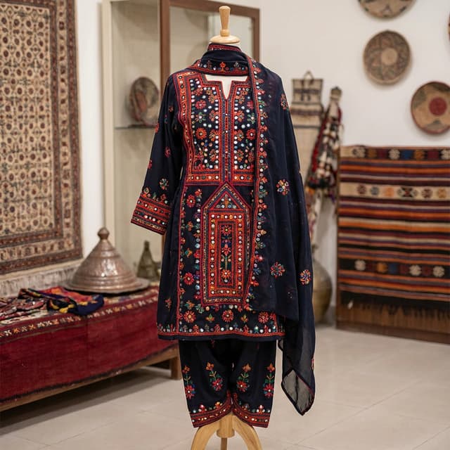Balochi Embroidered Suit - بلوچی کڑھائی سوٹ - Pahari Naturals
