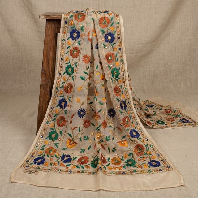 Hand Embroidered Dupatta - ہاتھ کی بنی کڑھائی دوپٹہ - Pahari Naturals